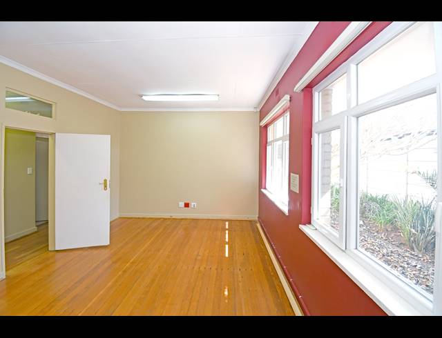 351M² BUSINESS TO LET IN GREENSIDE